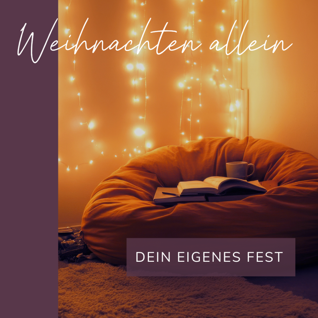 Gemütliche Leseecke mit Sitzsack, Buch und Tasse vor warmen Lichterketten – symbolisch für Weihnachten allein als eigenes, geschütztes Fest.